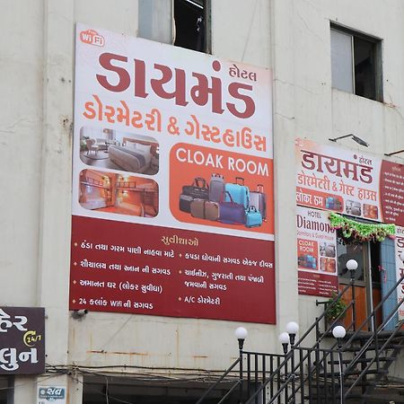 Hotel Diamond Ac Dormitory And Guest House Surat Eksteriør billede