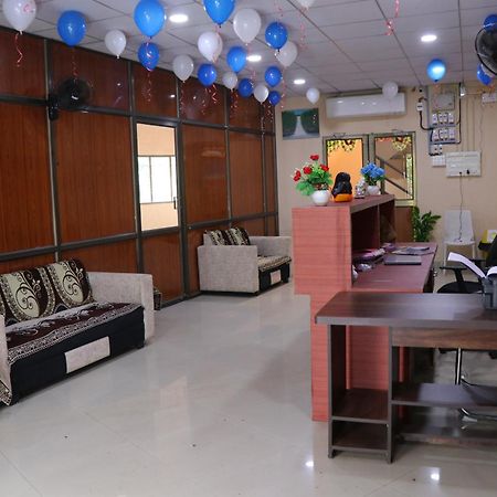 Hotel Diamond Ac Dormitory And Guest House Surat Eksteriør billede