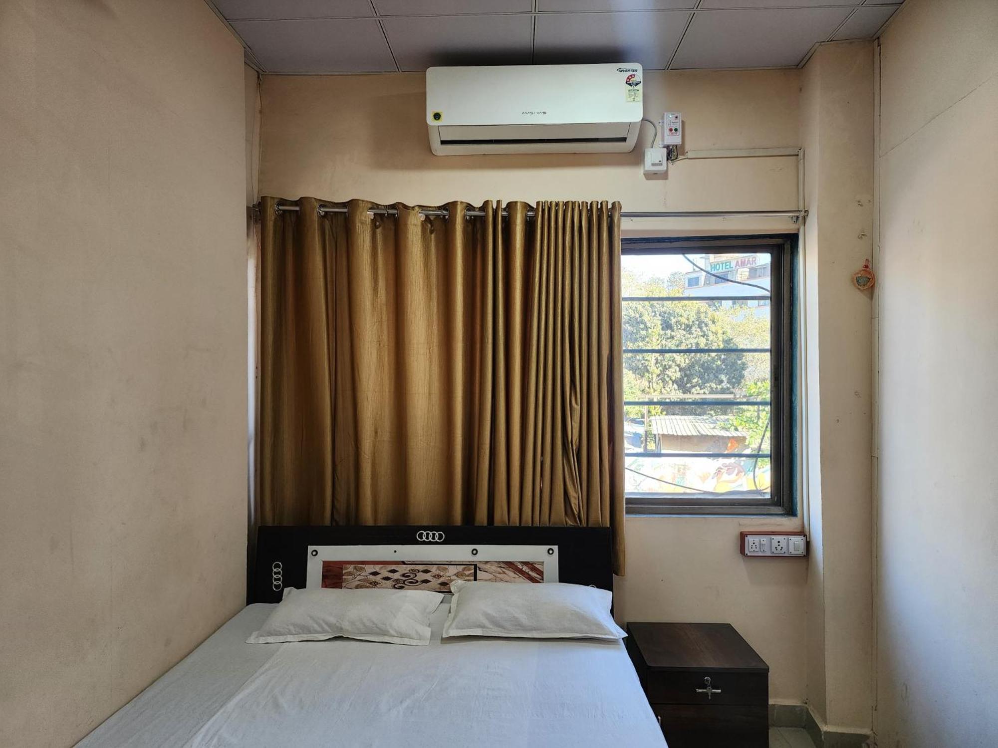 Hotel Diamond Ac Dormitory And Guest House Surat Eksteriør billede