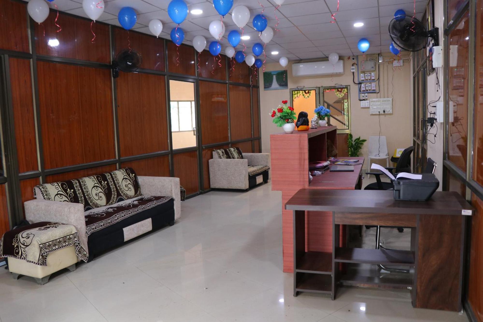 Hotel Diamond Ac Dormitory And Guest House Surat Eksteriør billede