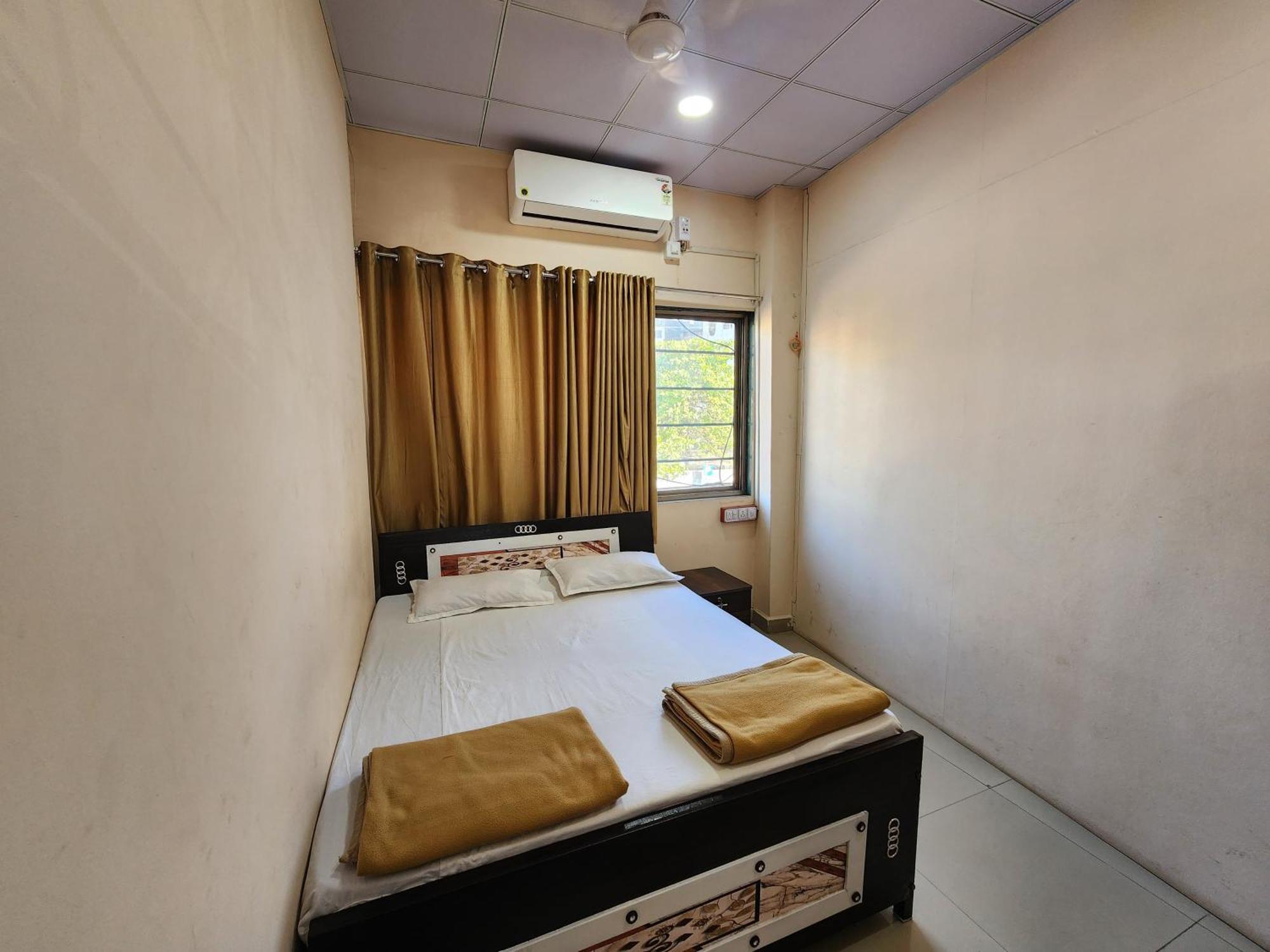 Hotel Diamond Ac Dormitory And Guest House Surat Eksteriør billede